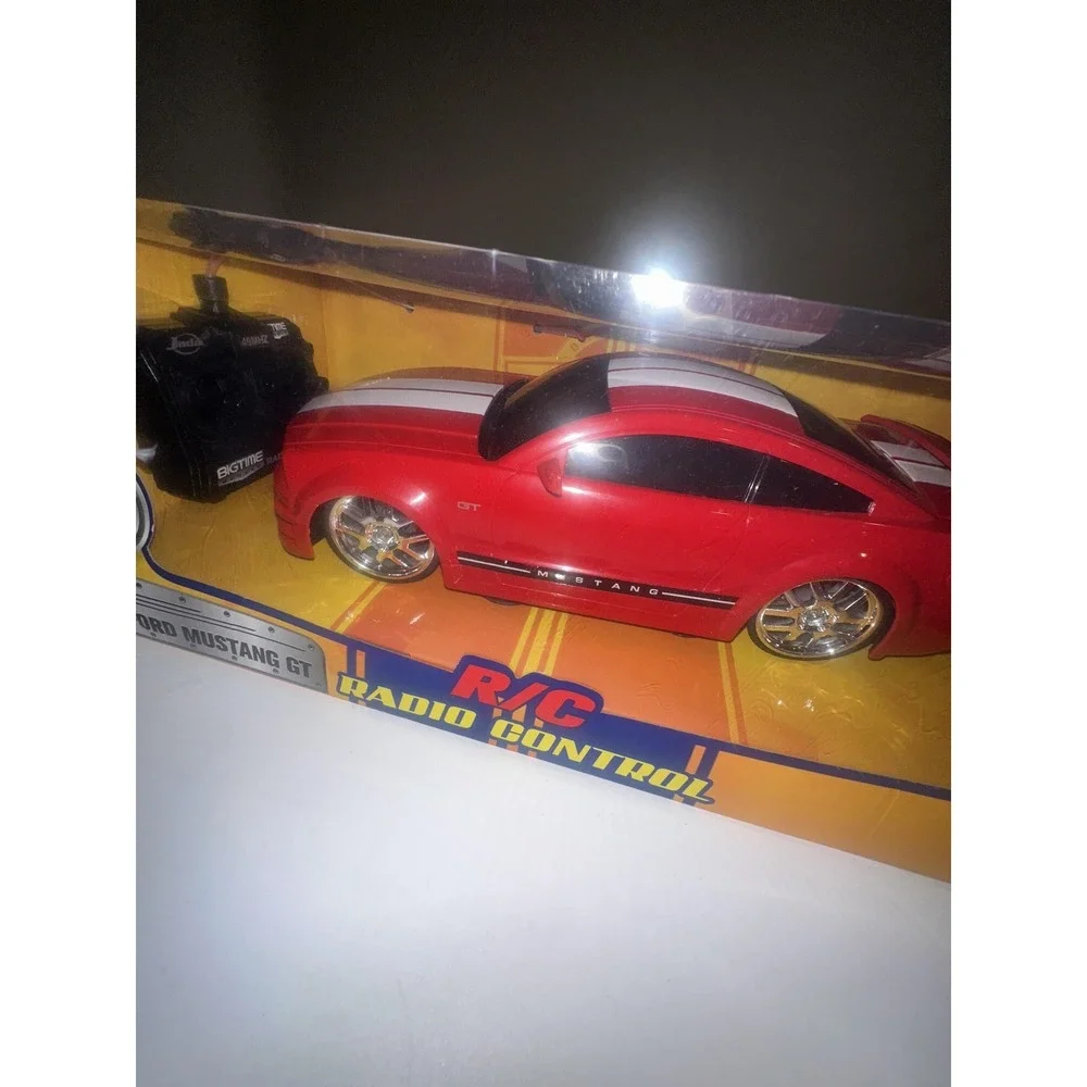 Jada Toys Bigtime Muscle 2006 Ford Mustang GT R/C 49MHz Full Function Red‎ Car